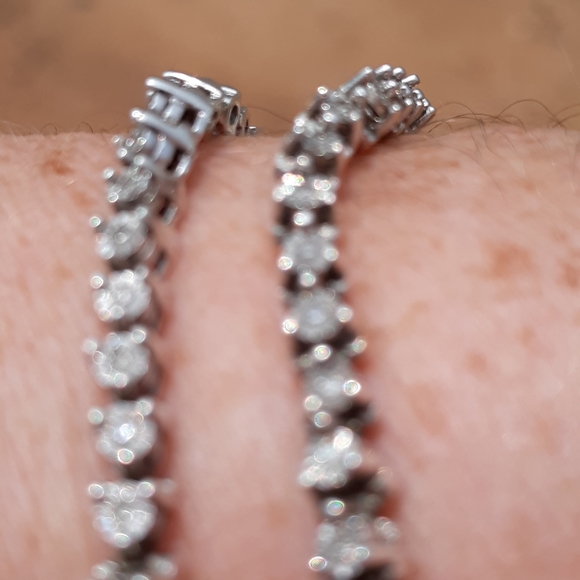 Diamond Tennis Bracelet 71/2 - Picture 6 of 9